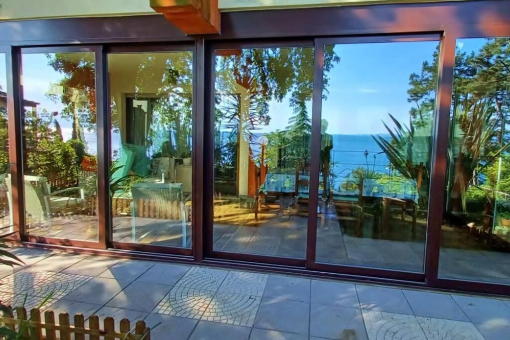Brezza Marina - Appartamento In Villa Fronte Mare Trieste Exterior photo